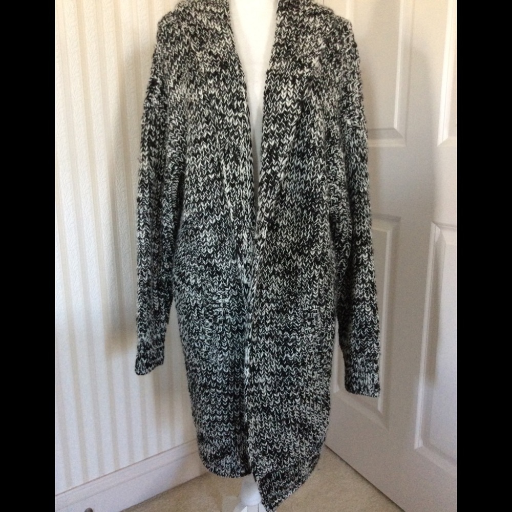 ❤️HP❤️ H&M Sweater/Jacket Size L